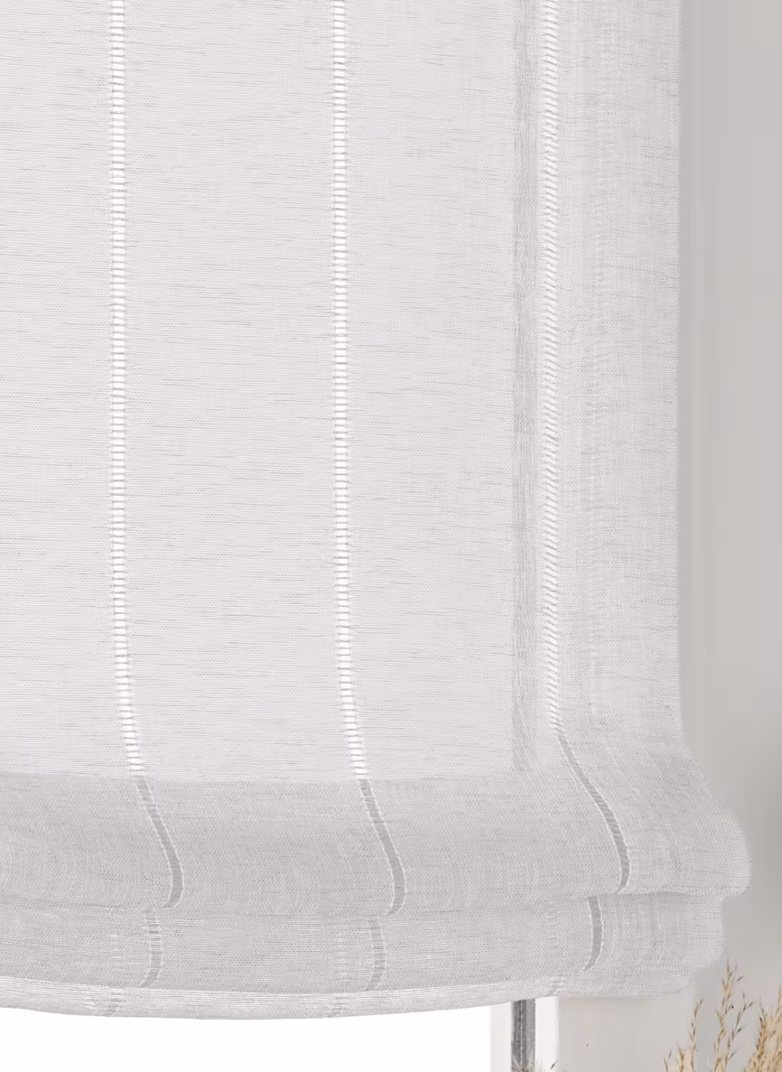 Raffrollo Aya offwhite - modernes Faltrollo mit eingewebten Längsstreifen in Leinenotik - halbtransparentes Raffrollo Aya mit Hohlsum Stickerei