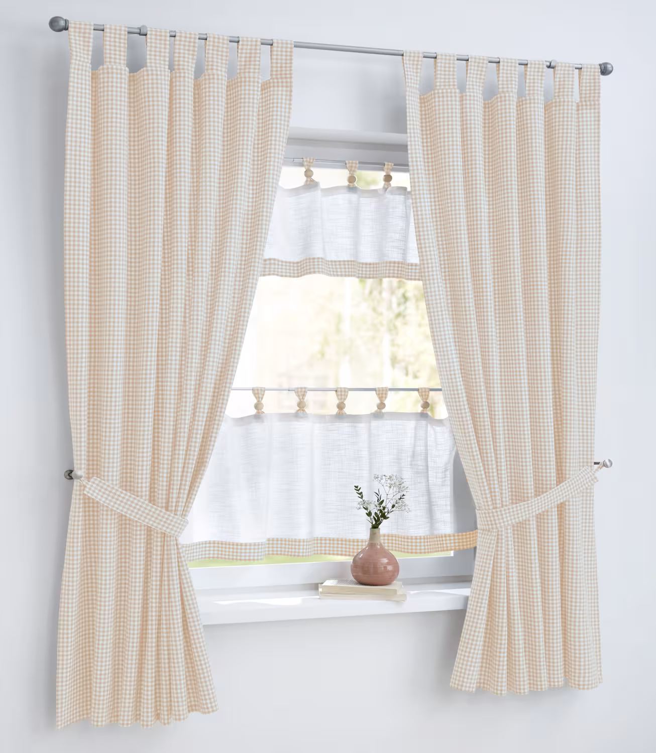 Scheibengardine Cottage beige weiß kariert - mit Schlaufen und Kugeln aus Holz - Dekorationsidee Cottage Küche Vorhang