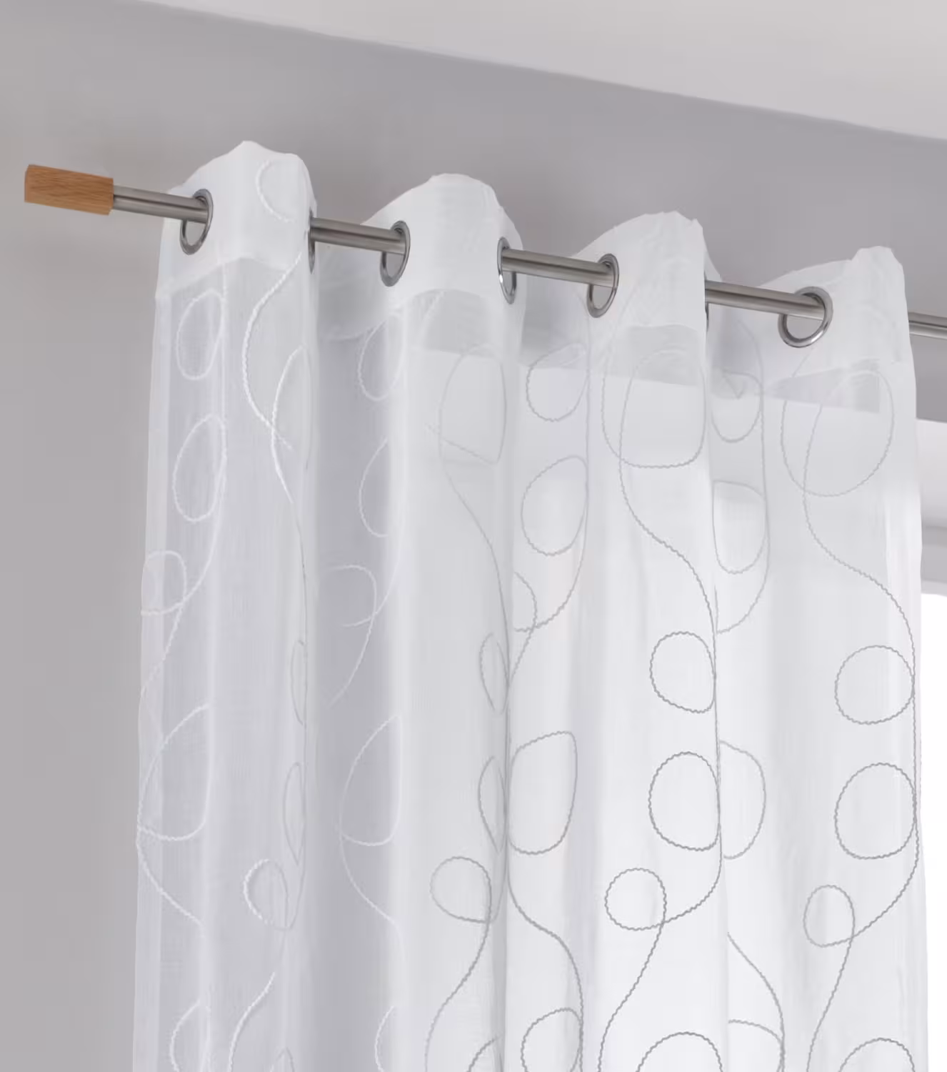 Vorhang Jasmin weiß halbtransparent bestickt mit Ösen – moderner Gardinenschal (1 Stück) - Silberne Metallösen zur einfachen Aufhängung weißer ...