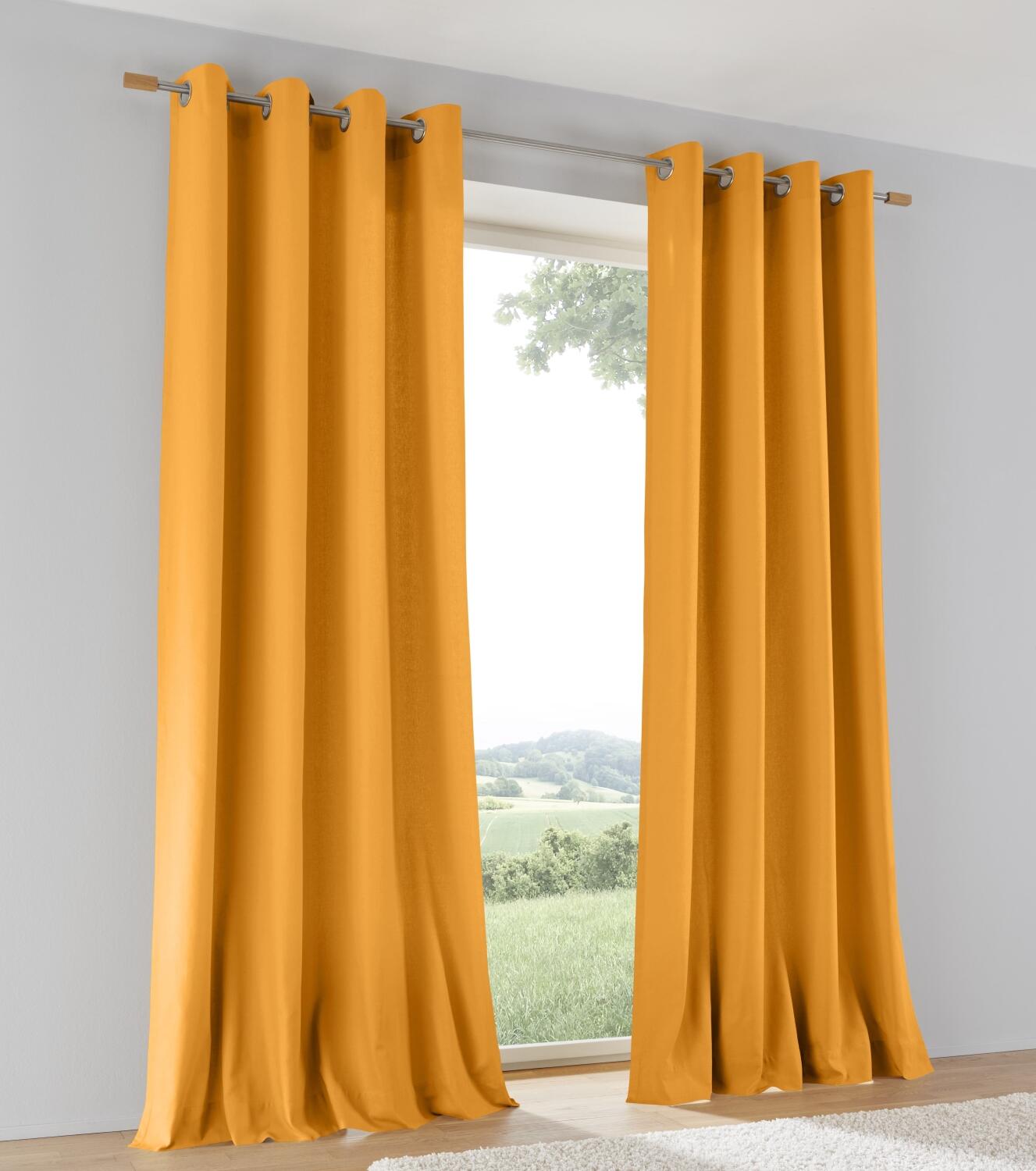 Vorhang aus Baumwolle in ockergelb – bodenlange Gardine am Fenster