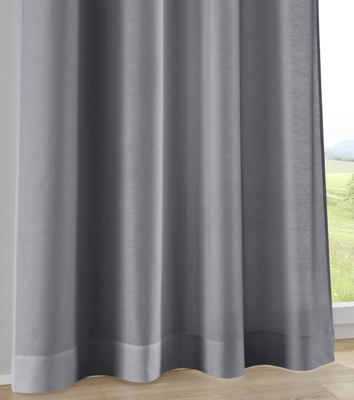 halbtransparenter grauer Stoff leicht abdunkelnd, lichtdurchlässig