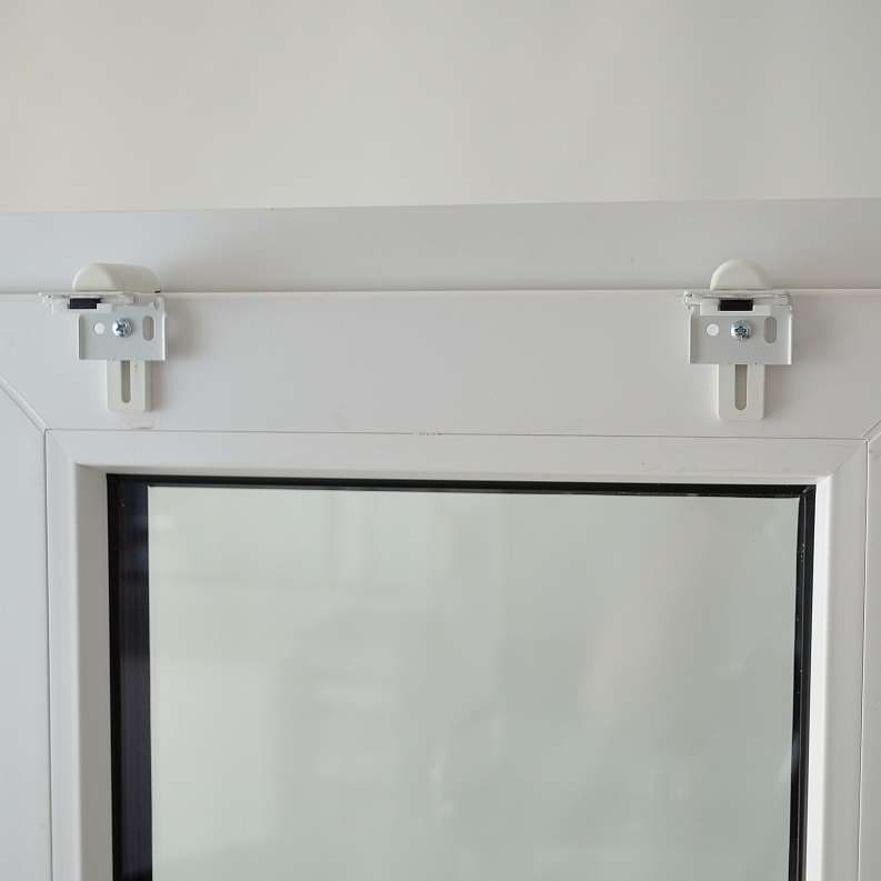 Klemmträger auf Fensterrahmen montiert