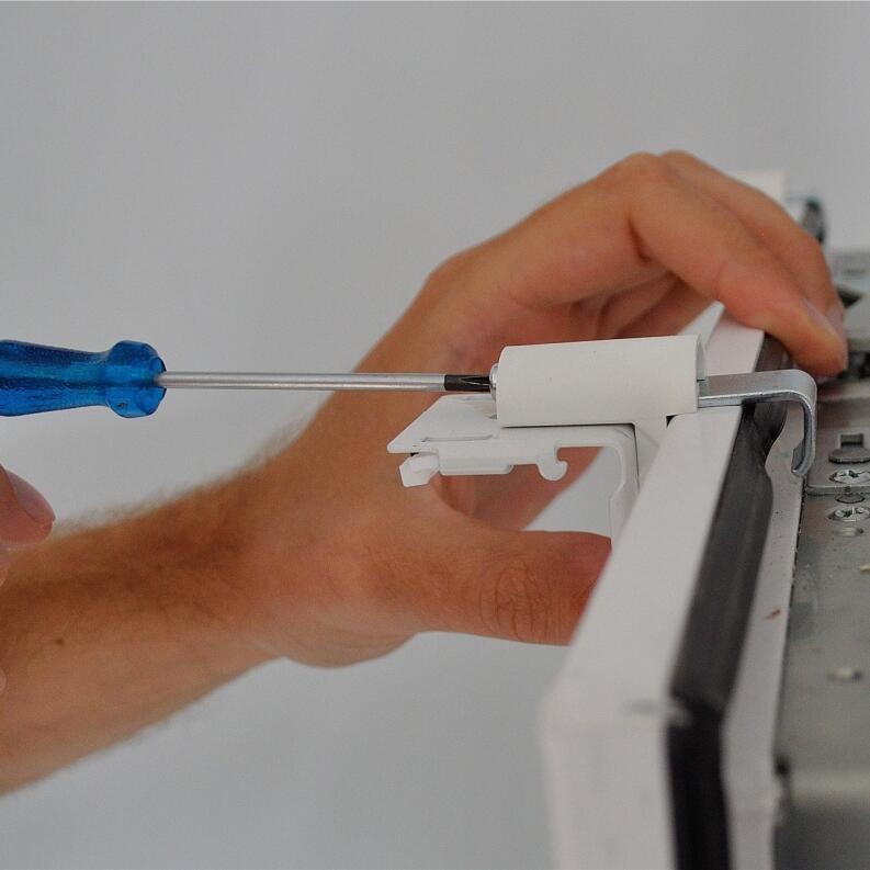 Klemmträger anschrauben Fensterrahmen